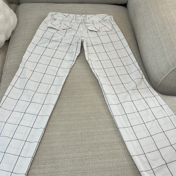 Hurley White pants with thin black squares. - Picture 7 of 10